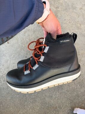 Columbia Black Leather and Textile Lace-Up Winter Boot with Brown Laces